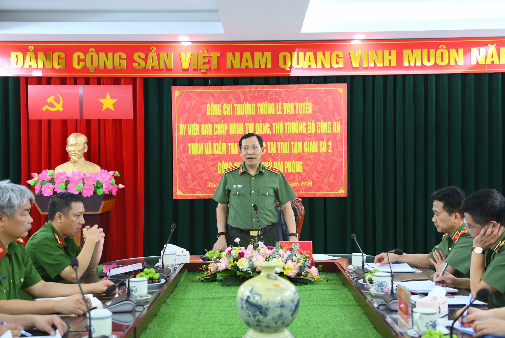 Thứ trưởng Bộ Công an Lê Văn Tuyến kiểm tra công tác tại Trại tạm giam số 2 - CATP